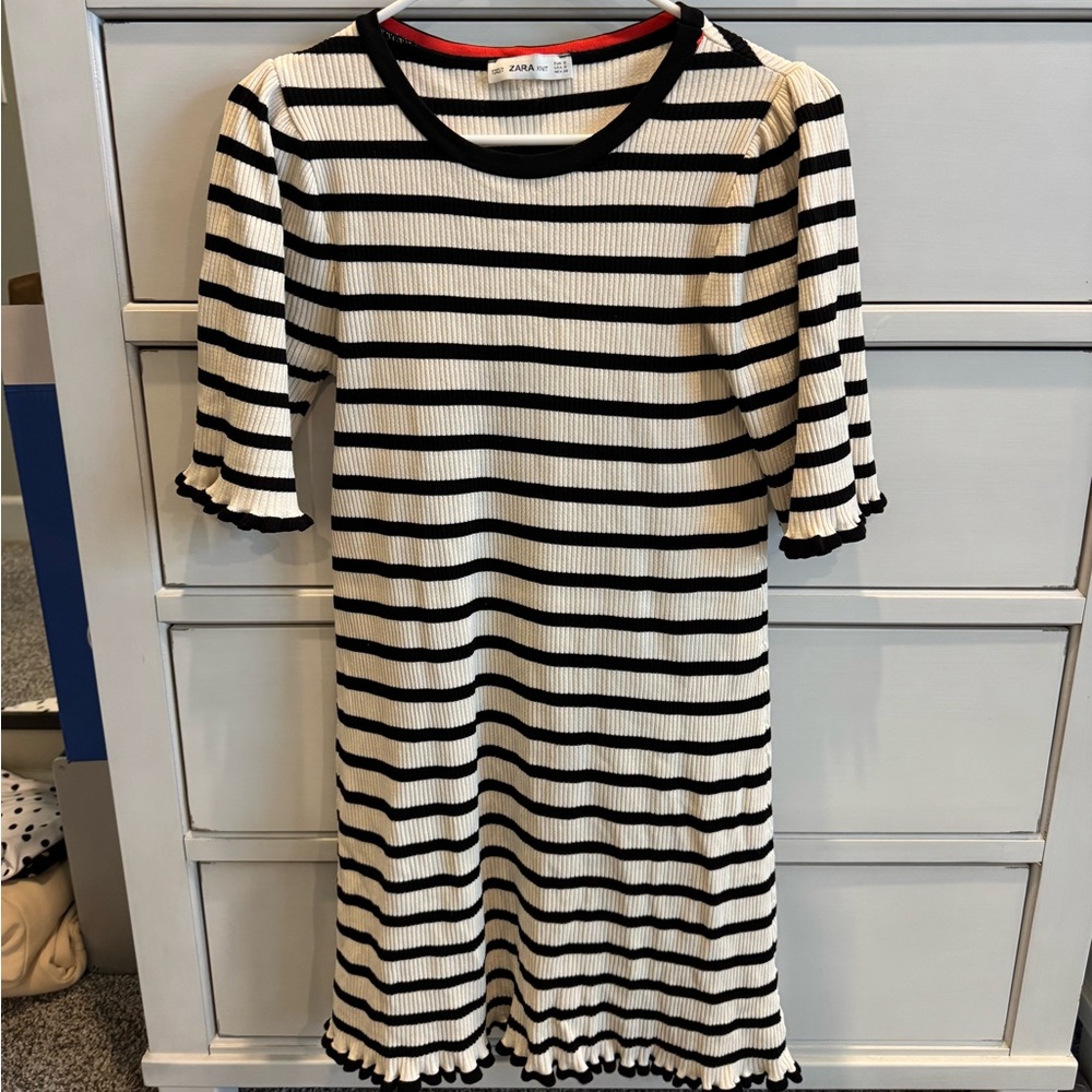 ZARA dress. Size small like new. Super cute detail.